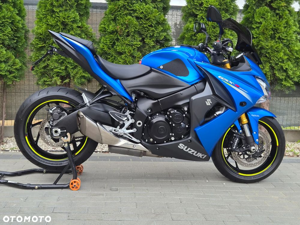 Suzuki GSX - 22