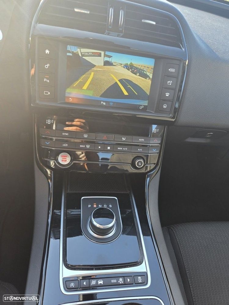 Jaguar XE 2.0 D Pure Aut. - 12