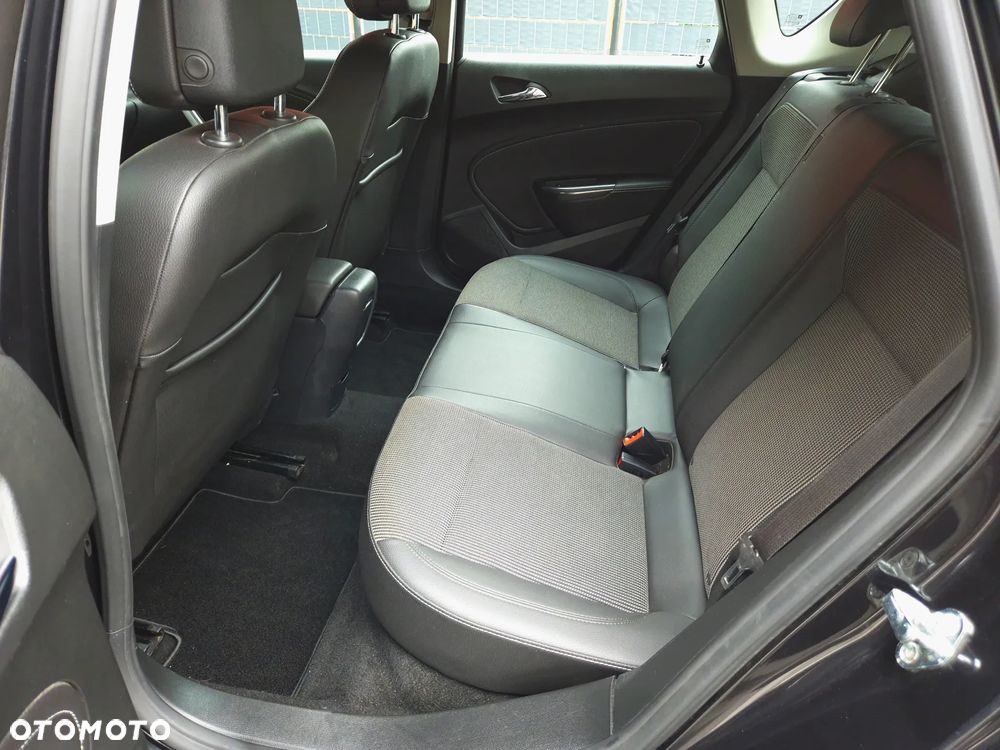 Opel Astra 1.6 Turbo Innovation - 25