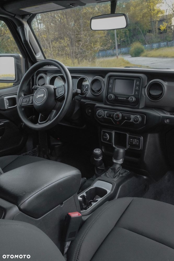 Jeep Wrangler - 11