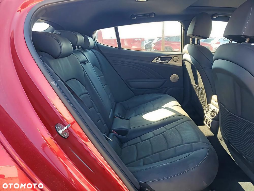 Kia Stinger - 9