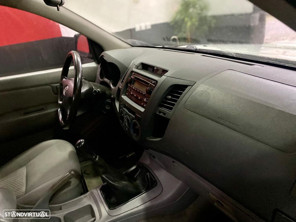 Toyota Hilux 2.5 D-4D CE - 20