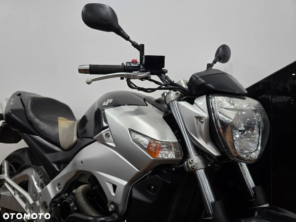 Suzuki GSR - 10