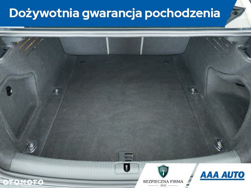 Audi A4 Limousine - 12