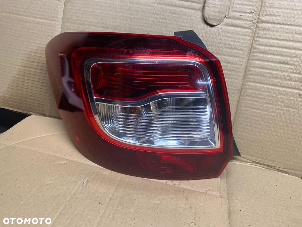 LAMPA TYLNA LEWA DACIA SANDERO II 265550577R - 1