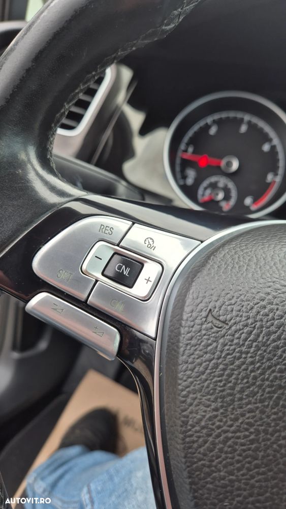 Volkswagen Golf 1.6 TDI Highline - 22