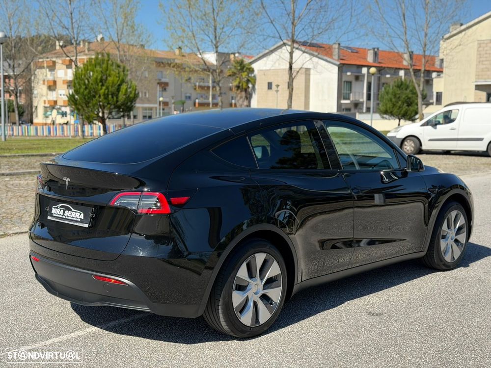 Tesla Model Y - 13