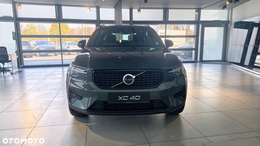 Volvo XC 40 B3 Plus Dark - 3