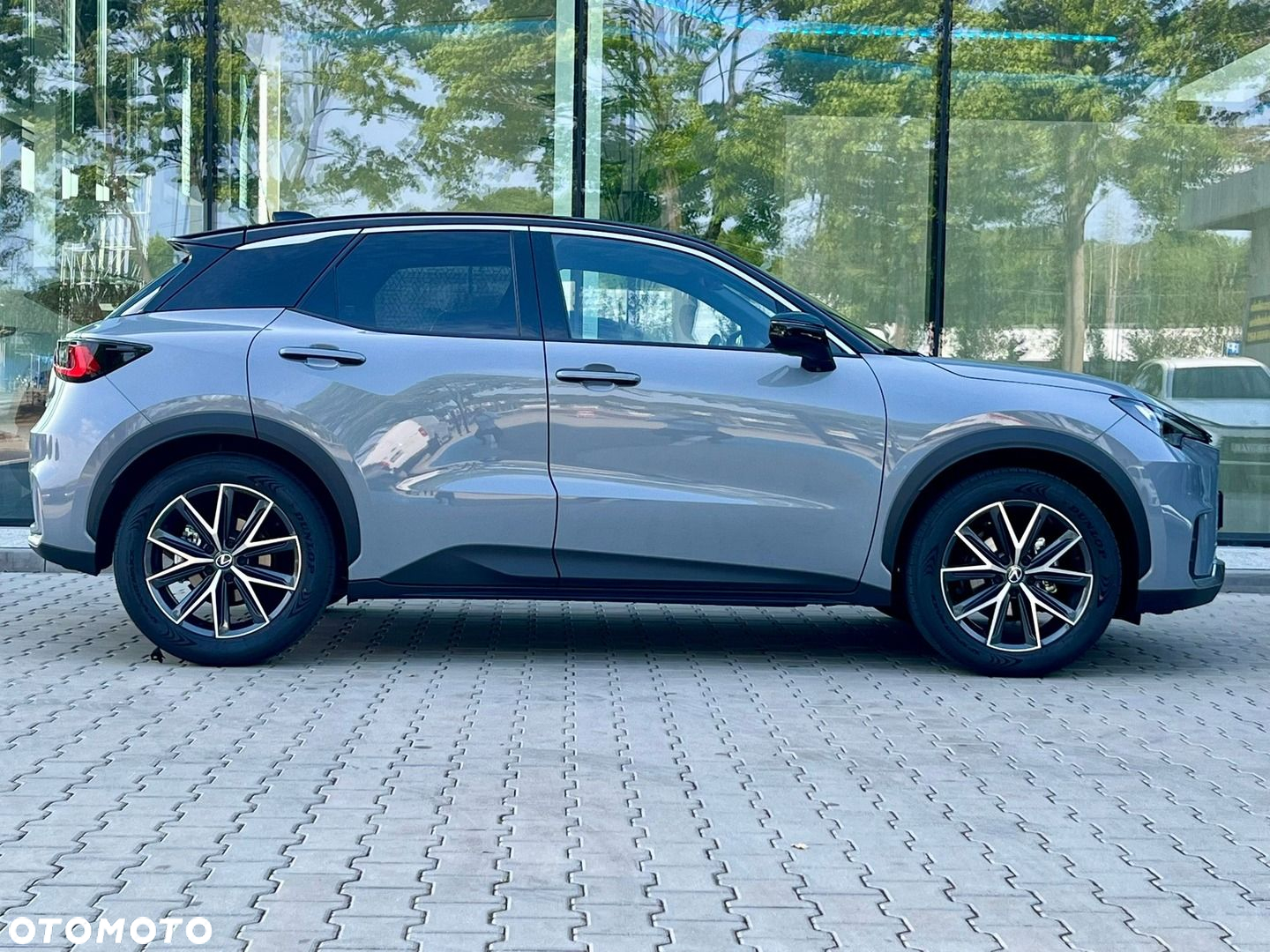 Lexus LBX 1.5 Hybrid Cool AWD - 4