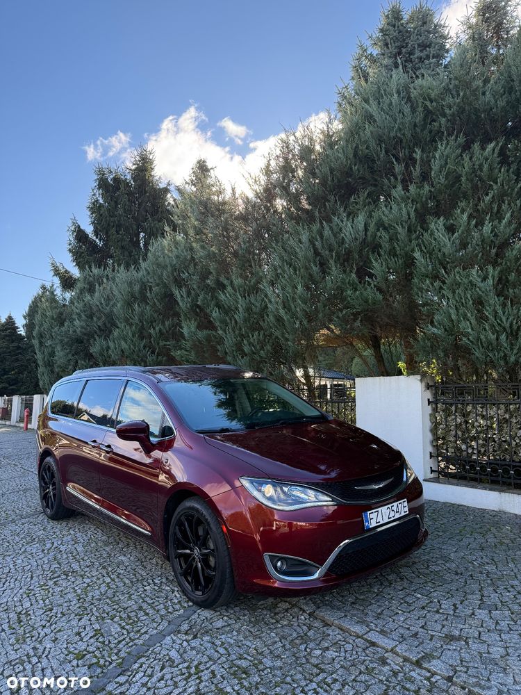 Chrysler Pacifica - 1