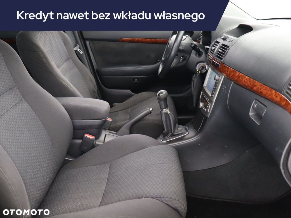 Toyota Avensis - 11