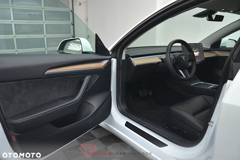 Tesla Model 3 - 10