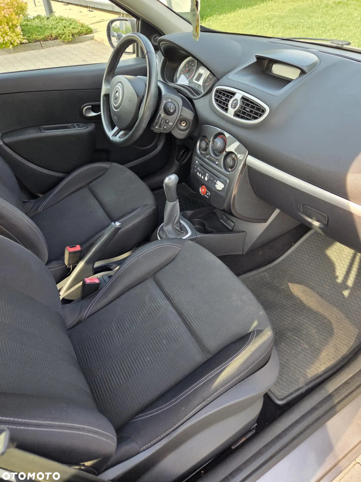 Renault Clio - 11