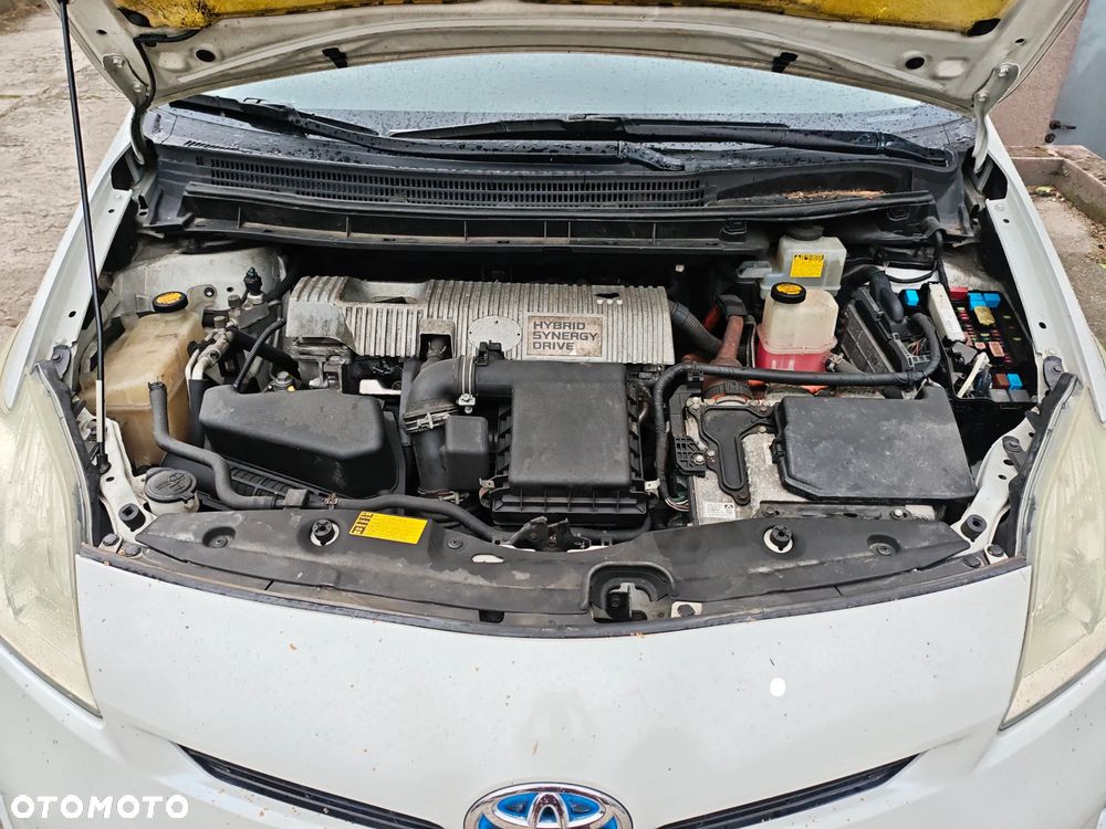Toyota Prius 1.8 HSD Prestige - 11
