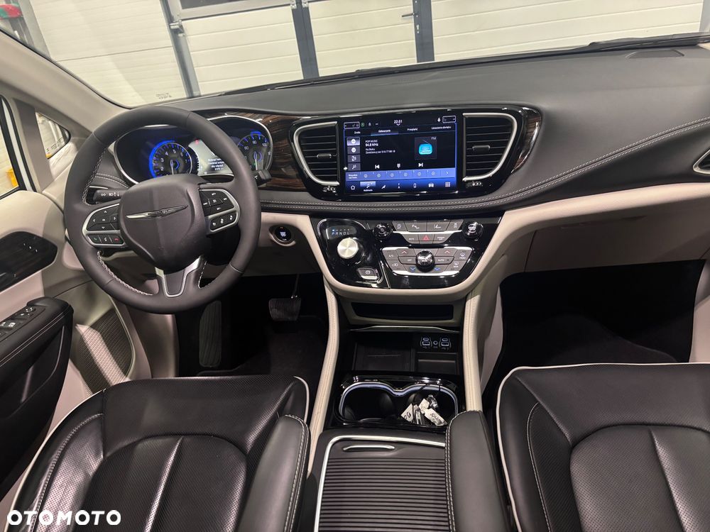 Chrysler Pacifica - 24