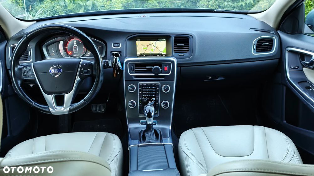 Volvo V60 D6 AWD Plug-in Hybrid Summum - 15