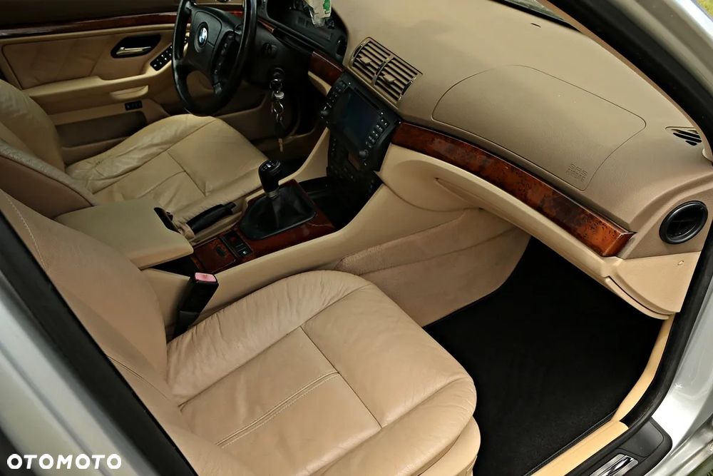 BMW Seria 5 535i - 22