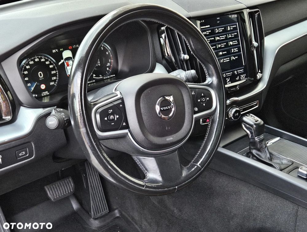 Volvo XC 60 T5 AWD Momentum Pro - 17