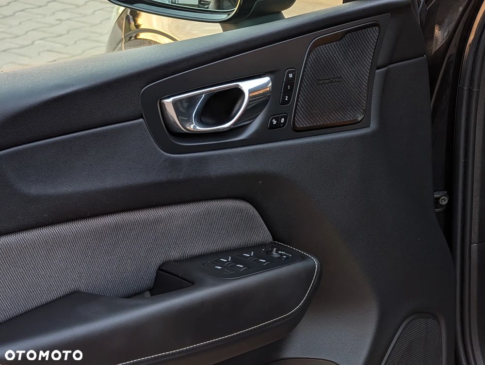 Volvo XC 60 D5 AWD R-Design - 18