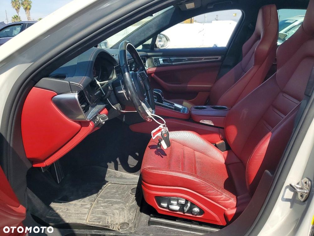 Porsche Panamera - 8