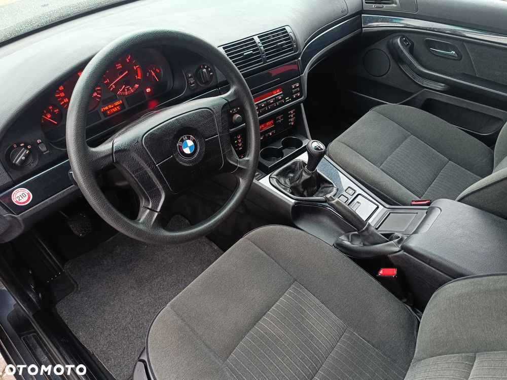 BMW Seria 5 523i - 22