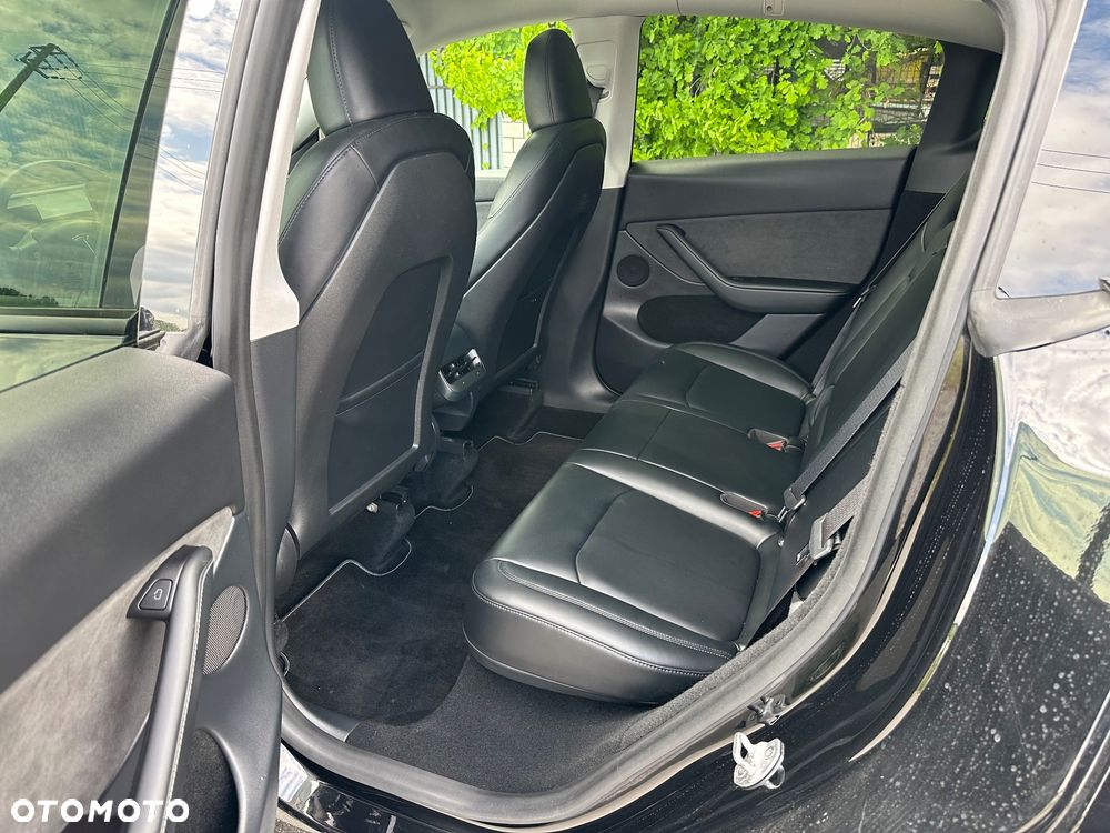 Tesla Model Y Performance AWD - 23