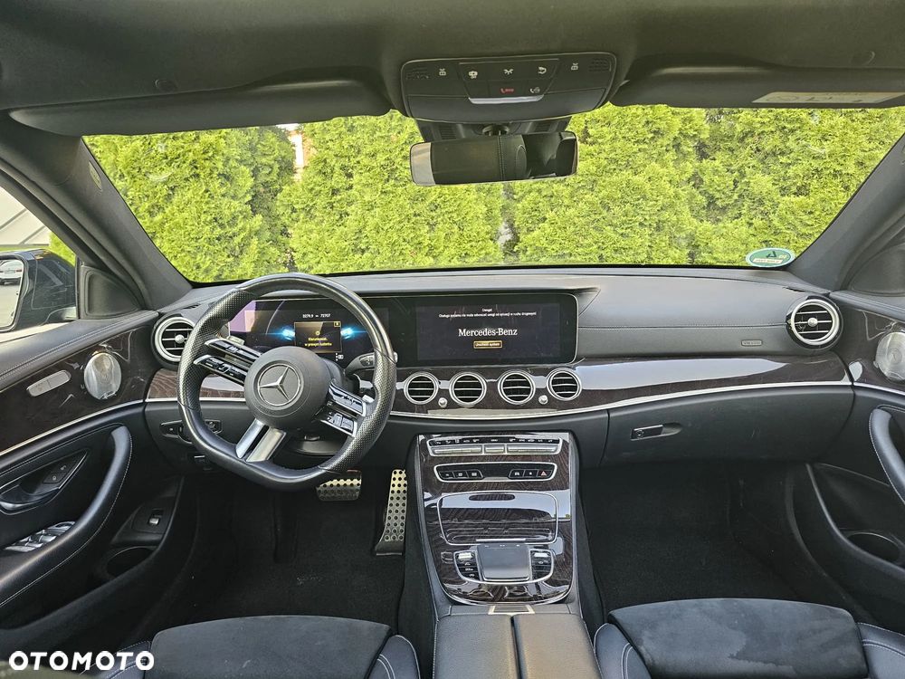 Mercedes-Benz Klasa E 300 9G-TRONIC AMG Line - 18