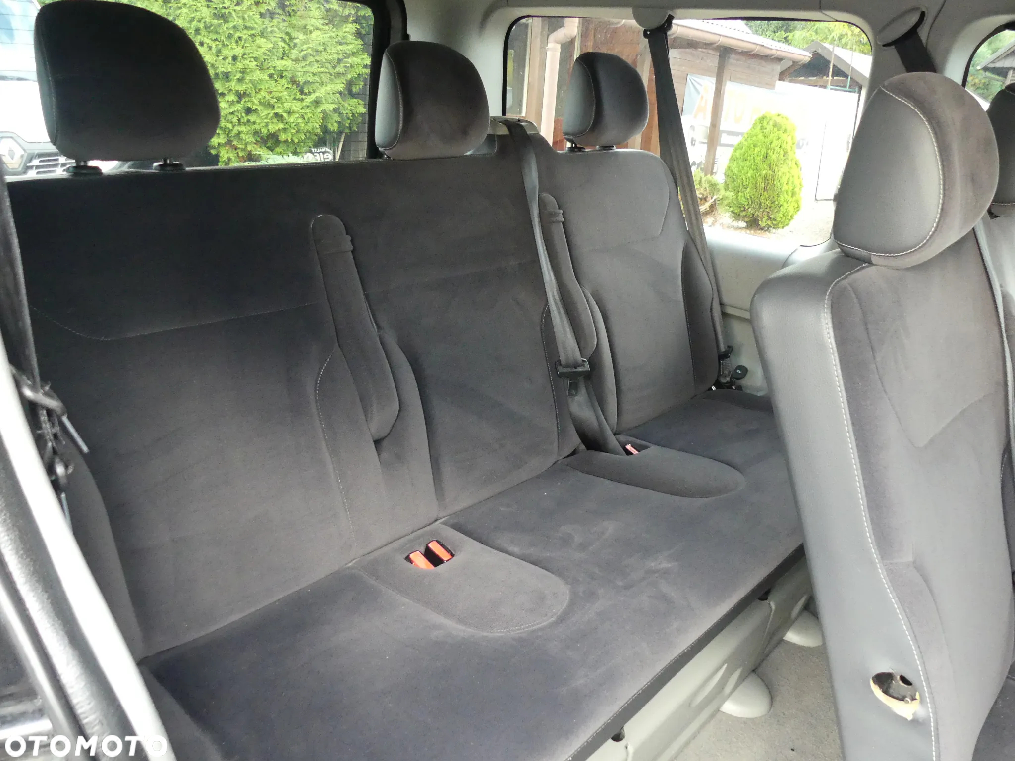 Renault Trafic 2.0 dCi 115 FAP Grand Passenger Black Edition - 10