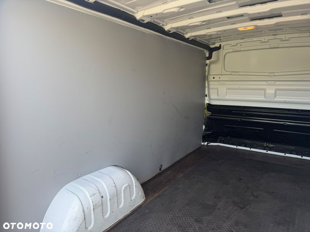 Renault Trafic - 25