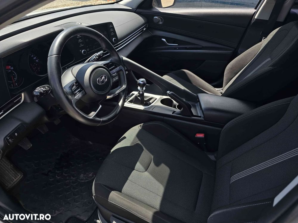 Hyundai Elantra - 9
