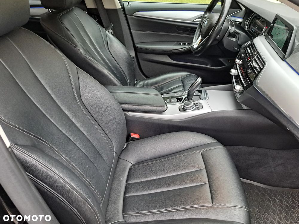 BMW Seria 5 530e iPerformance - 13