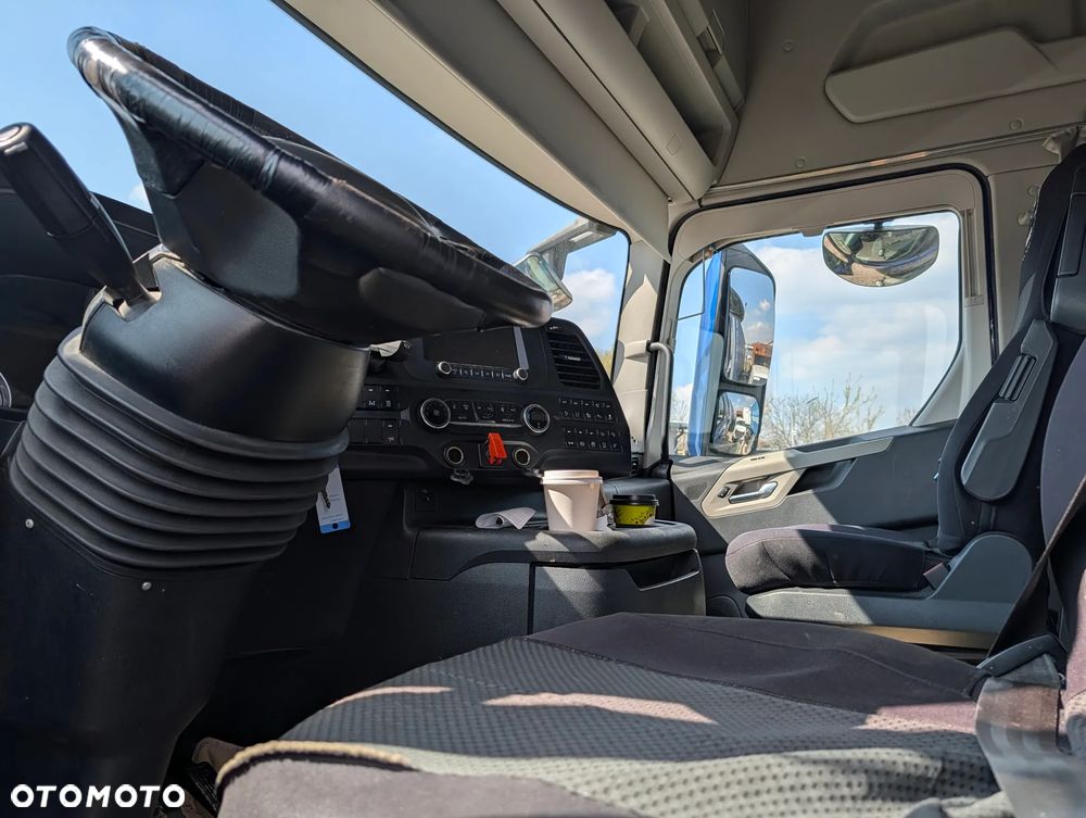 KABINA FORD F MAX - 9