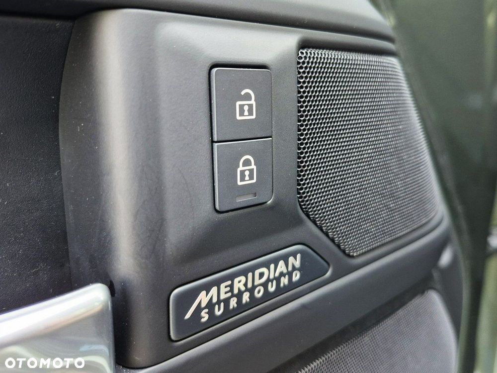 Land Rover Defender - 27