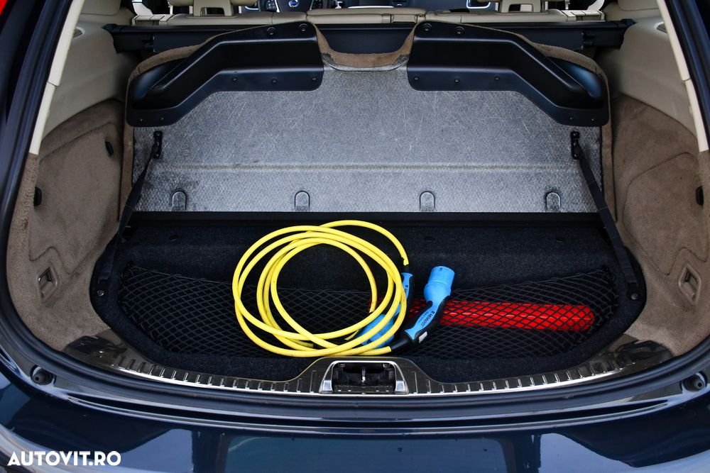 Volvo V60 D6 Plug-In-Hybrid AWD Geartronic Summum - 29