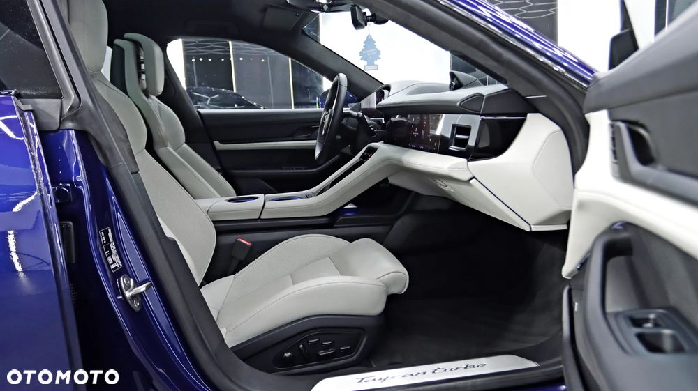 Porsche Taycan Turbo Sport Turismo - 16