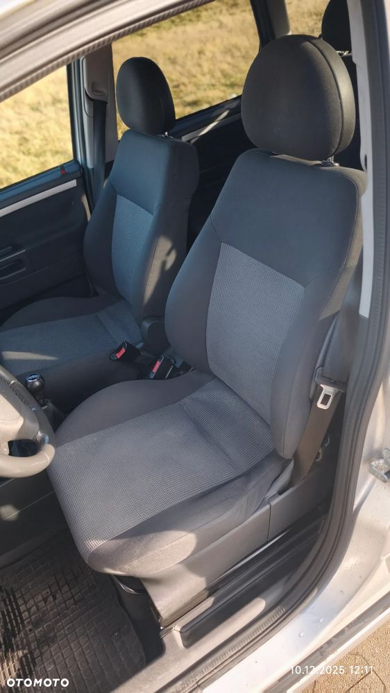 Opel Meriva 1.6 16V (Essentia) - 17