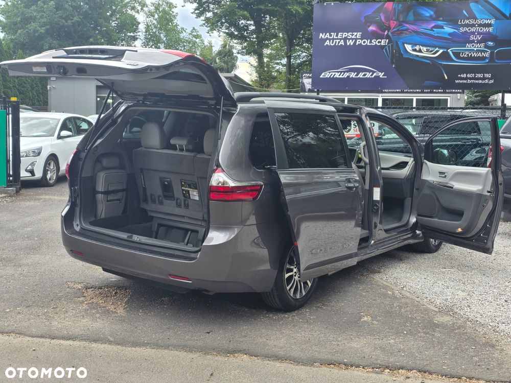 Toyota Sienna - 11