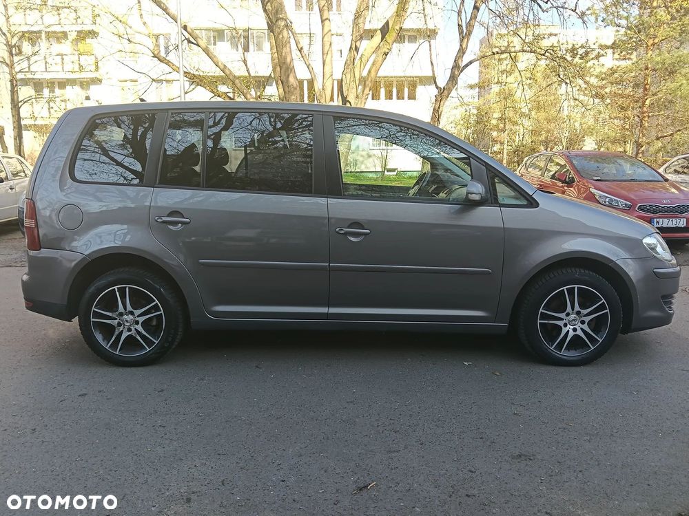 Volkswagen Touran 1.9 TDI Trendline DSG - 8