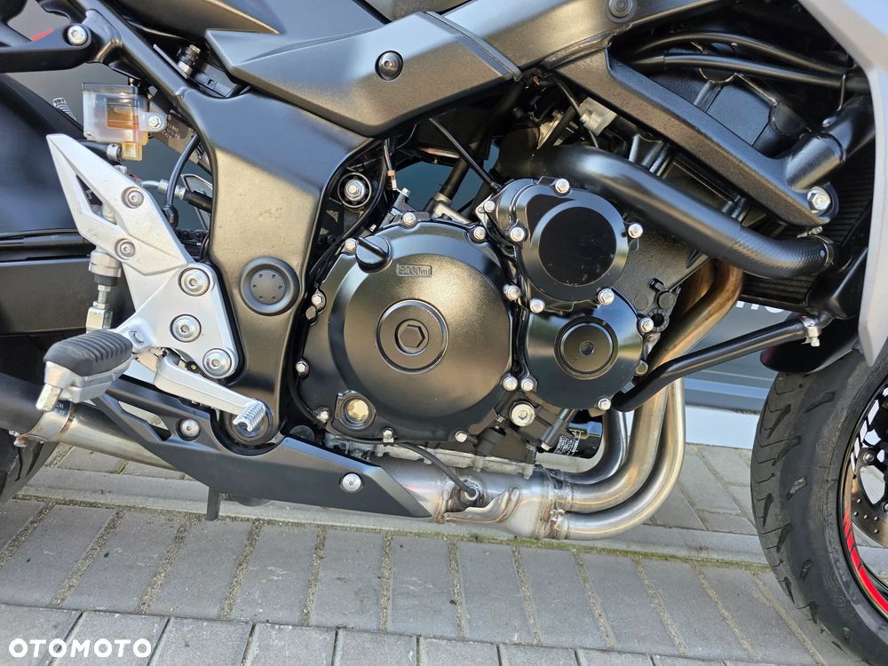 Suzuki GSR - 27