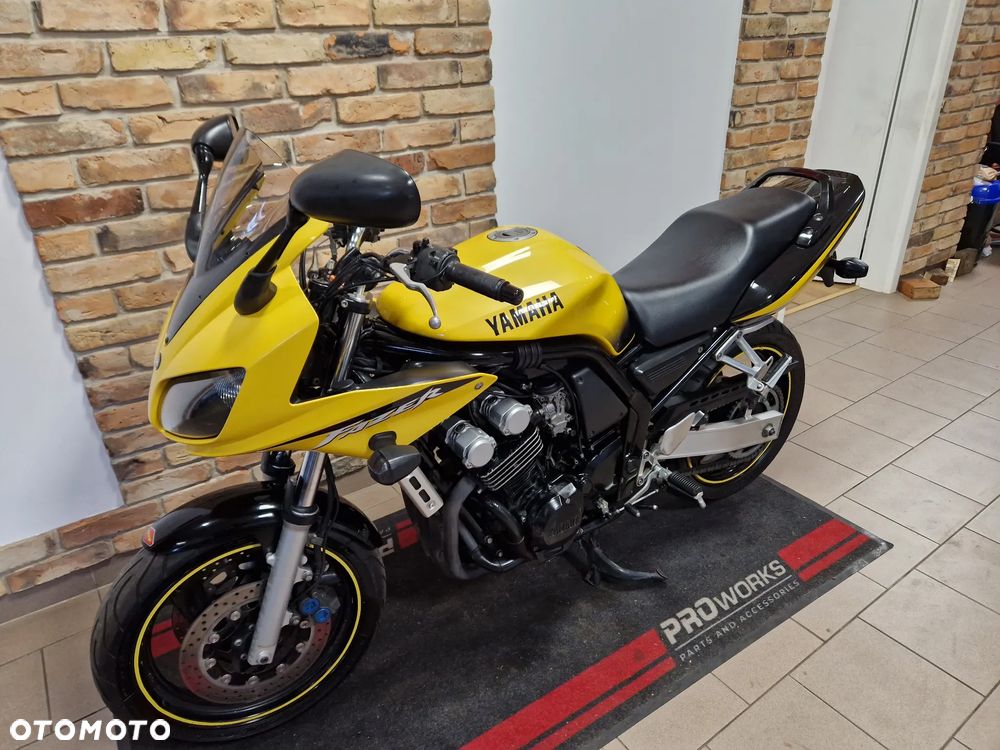 Yamaha FZS - 11