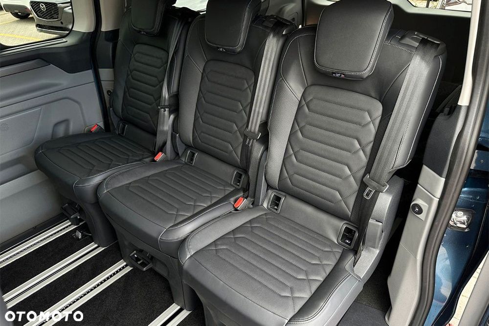 Ford Tourneo Custom - 11