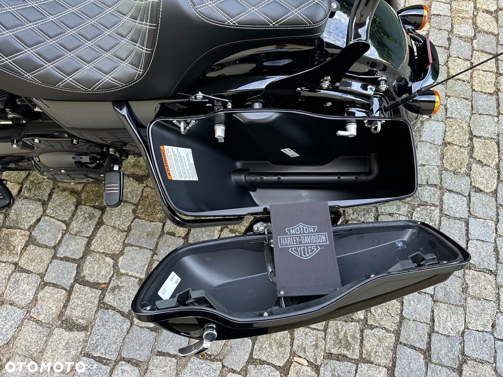 Harley-Davidson Touring Road Glide - 11