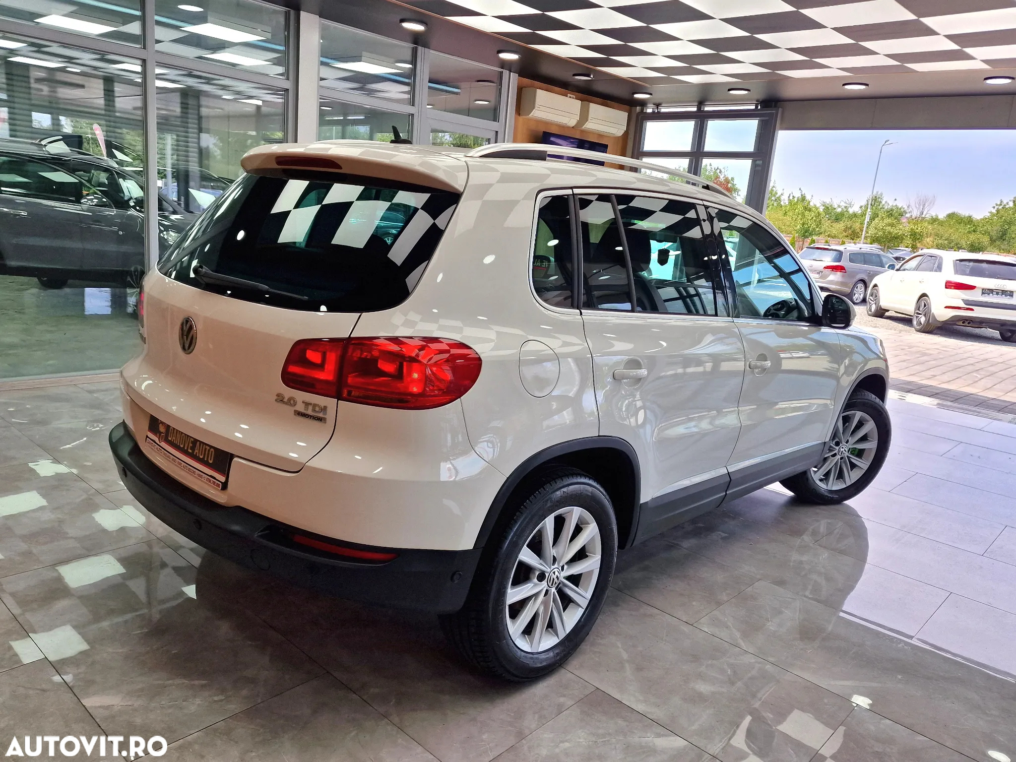 Volkswagen Tiguan 2.0 TDI 4Motion Track & Field - 5