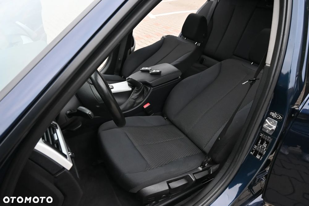 BMW Seria 3 320d DPF Edition Sport - 33