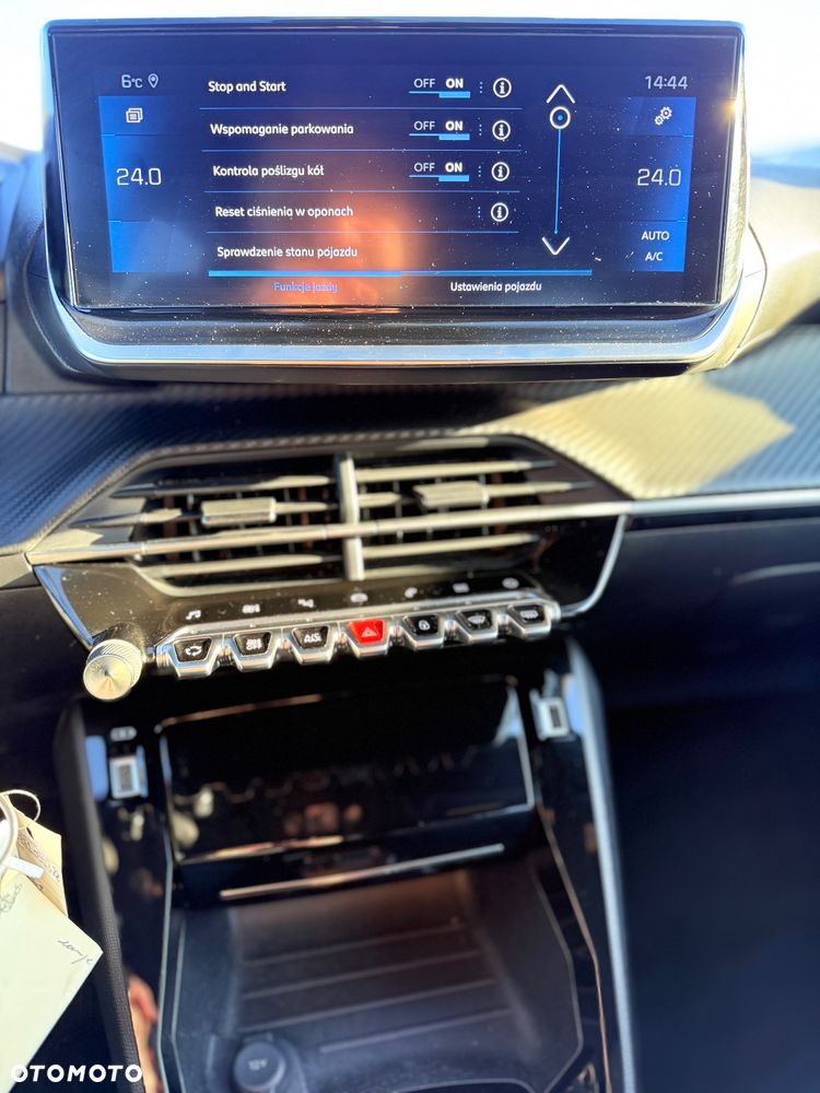 Peugeot 2008 BlueHDi 130 EAT8 Allure - 28