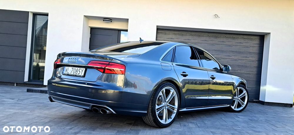 Audi S8 - 35