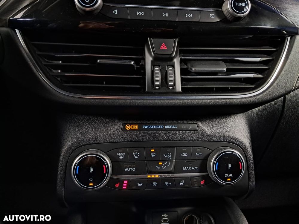 FORD Kuga 2022 — imagine 17