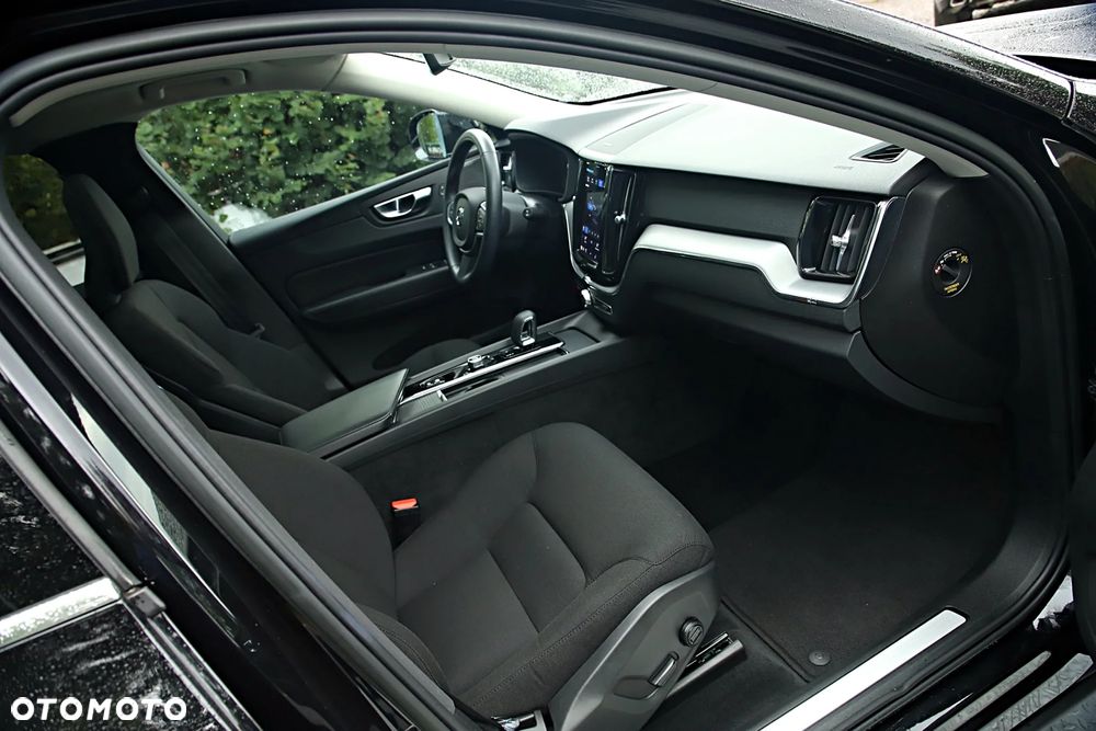 Volvo XC 60 B4 D AWD Momentum Pro - 24
