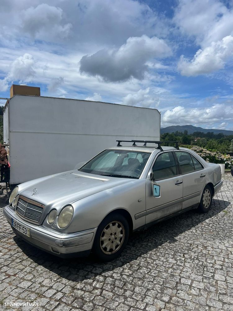 Mercedes-Benz E 200 D Classic - 1