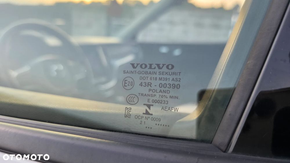 Volvo XC 60 B4 D AWD Momentum - 26